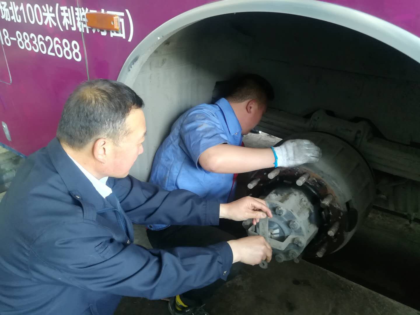 公交集團公交事業(yè)一部為公交車輛全面體檢確保換季行車安全